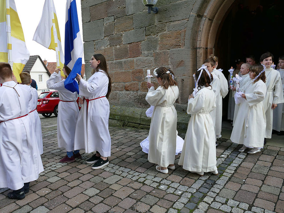 Feier der 1. Heiligen Kommunion in Sankt Crescentius (Foto: Karl-Franz Thiede)